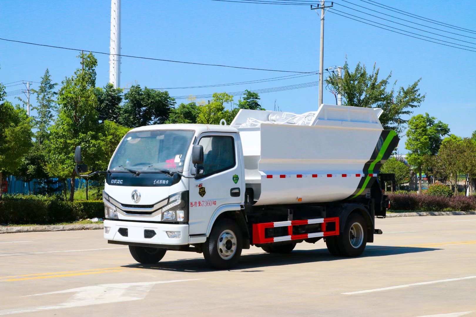 东风小多利卡无泄漏后挂桶垃圾车